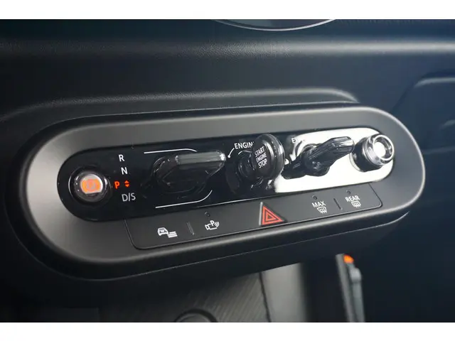 MINI 5-Deurs Cooper 2025 Benzine 17