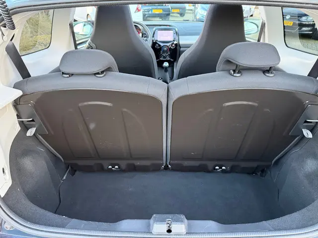 Peugeot 108 1.2 VTi Allure cabriolet airco 2014 Benzine 15