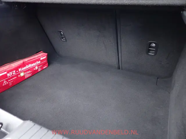 Mazda 3 2.0 e-SkyActiv-G M Hybrid 2021 Benzine 28