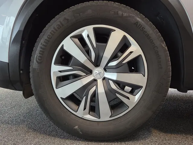 Peugeot 2008 1.2 PureTech Active Pack 2023 Benzine 12