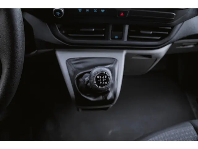 Ford Transit Custom 2.0 TDCI 136PK L2H1 Trend 2024 Diesel 18