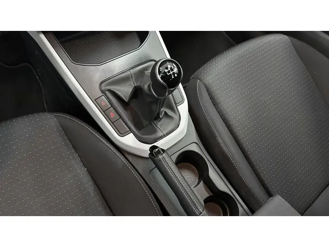 SEAT Arona 1.0 TSI Style Business Connect 2023 Benzine 17