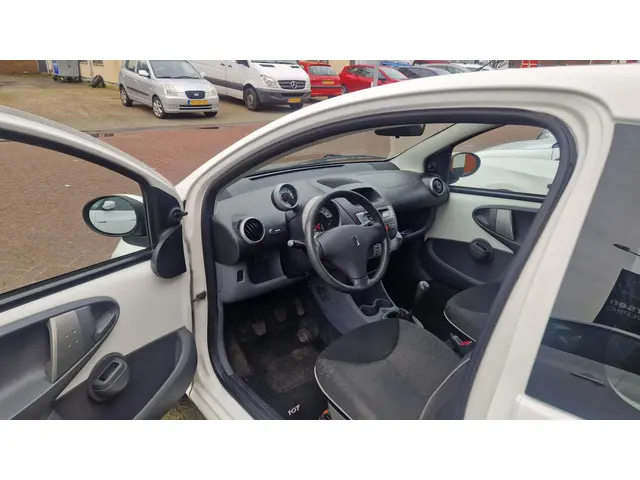 Peugeot 107 1.0-12V XS 97933Km. 2012 Benzine 7