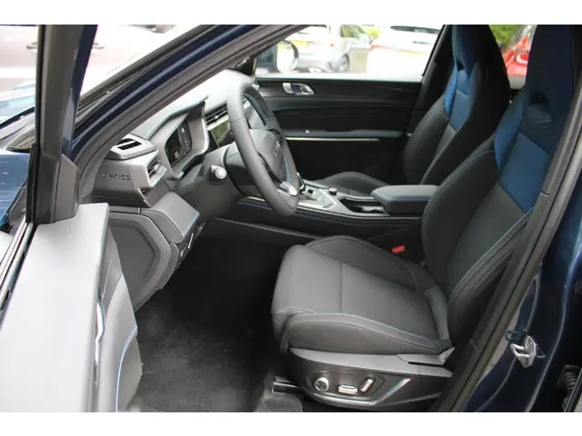 Lynk & Co 01 1.5 2025 Hybride Benzine 15