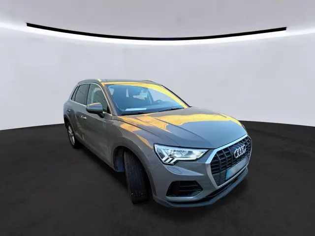 Audi Q3 45 TFSI e edition PHEV 2022 Hybride Benzine 4