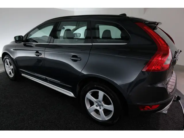 Volvo XC60 3.2 AWD R-Design 2012 Benzine 23