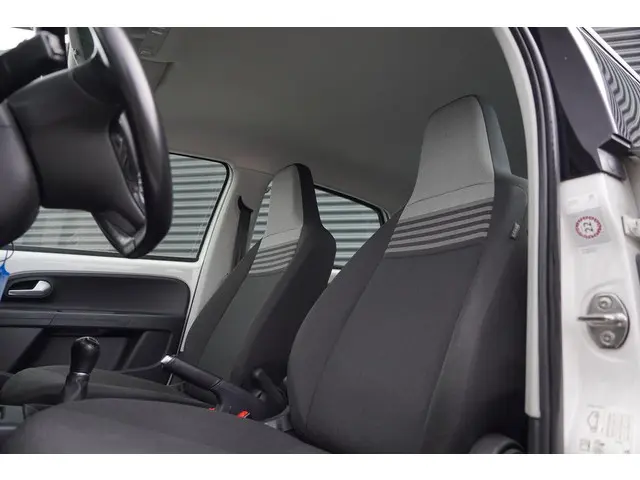 Volkswagen up! 1.0 BMT move up! 2018 Benzine 2