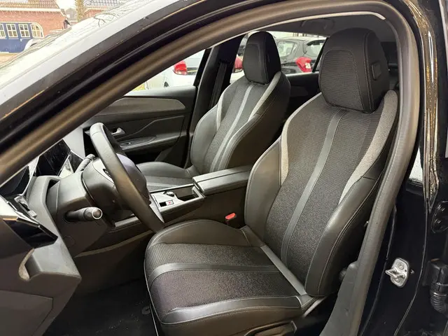 Peugeot 308 1.2T 130pk Allure 2023 Benzine 4