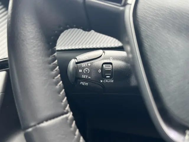 Peugeot e-2008 EV Allure 50 kWh 2022 Elektrisch 35