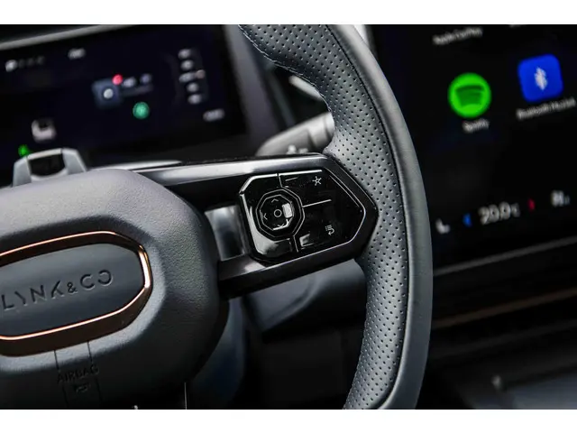 Lynk & Co 08 1.5 More 2025 Hybride Benzine 16