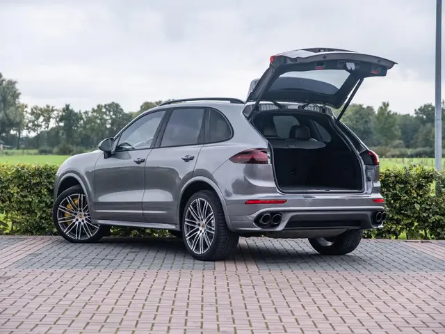 Porsche Cayenne 4.8 Turbo S 2015 Benzine 26