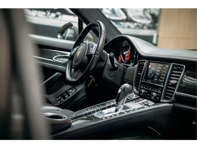 Porsche Panamera 4.8 GTS 2015 Benzine 31