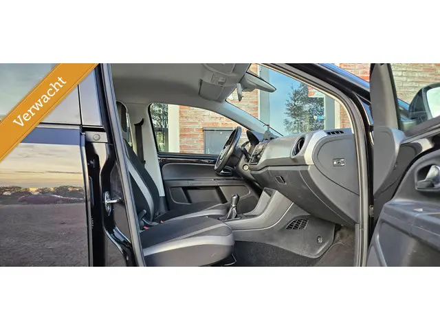 Volkswagen up! 1.0 BMT high up! 2017 Benzine 4