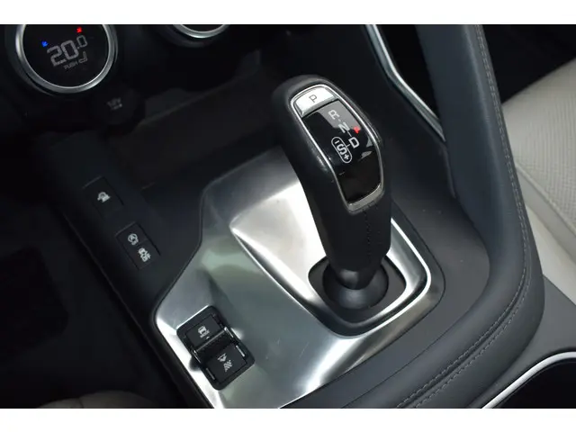 Jaguar E-PACE 2.0 P200 AWD R-Dynamic S 2019 Benzine 24
