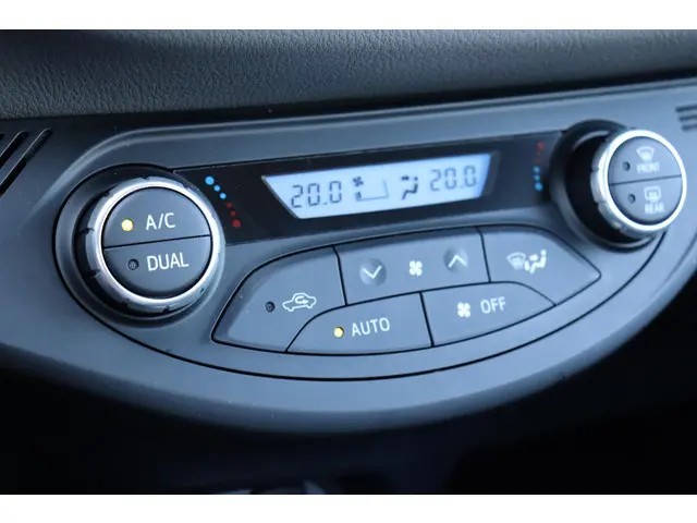 Toyota Yaris 1.0 VVT-i Aspiration, Trekhaak 2017 Benzine 29