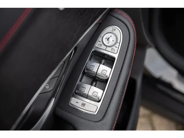 Mercedes-Benz GLC AMG 43 4MATIC Premium 2019 Benzine 39