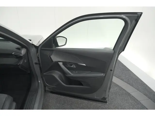 Peugeot 2008 PureTech 100 Allure 2024 Benzine 67