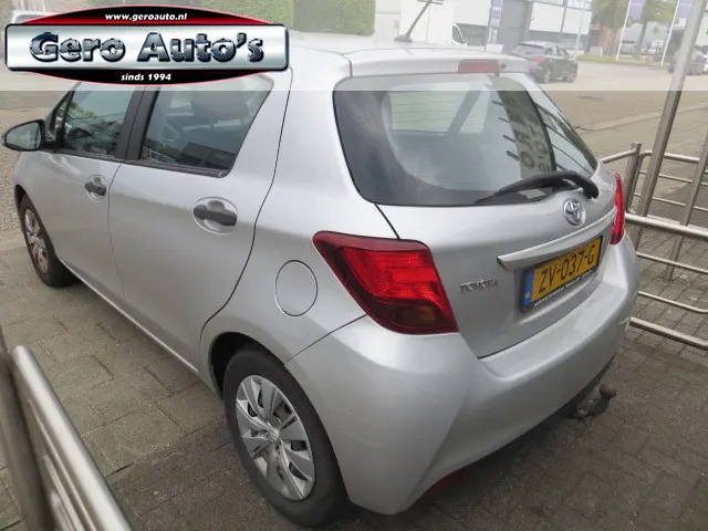 Toyota Yaris 1.3 VVT-i Comfort 5 deurs 2015 Benzine 8