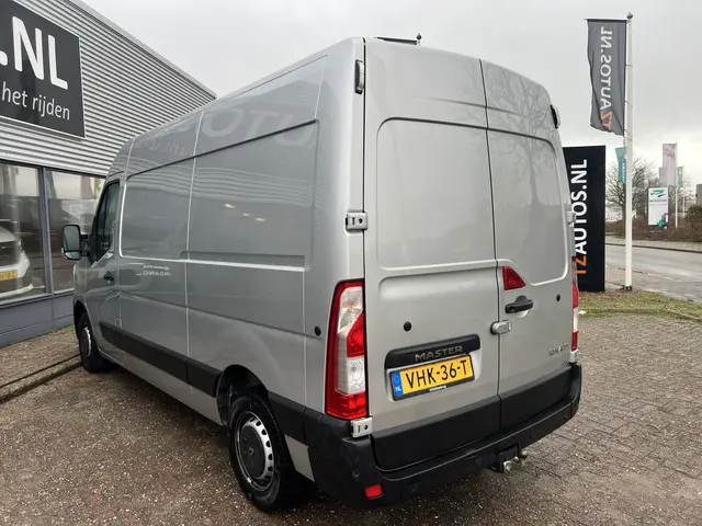Renault Master T35 2.3 dCi 135 L2H2 2020 Diesel 26