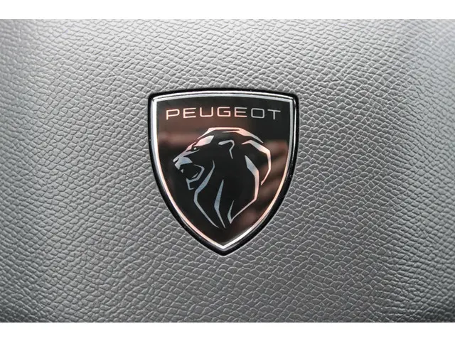 Peugeot 308 SW 1.2 Hybrid 136 e-DCS6 Allure 2024 Benzine 24