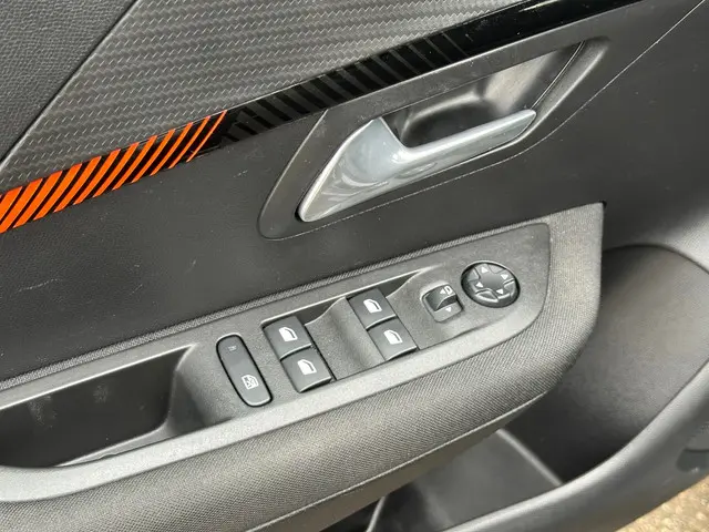 Peugeot 208 1.2 PureTech Blue Lease Active 2021 Benzine 22