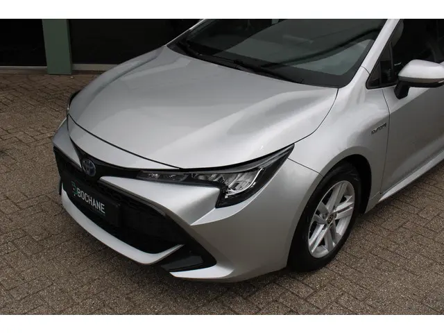Toyota Corolla 1.8 Hybrid Business 2022 Hybride Benzine 7