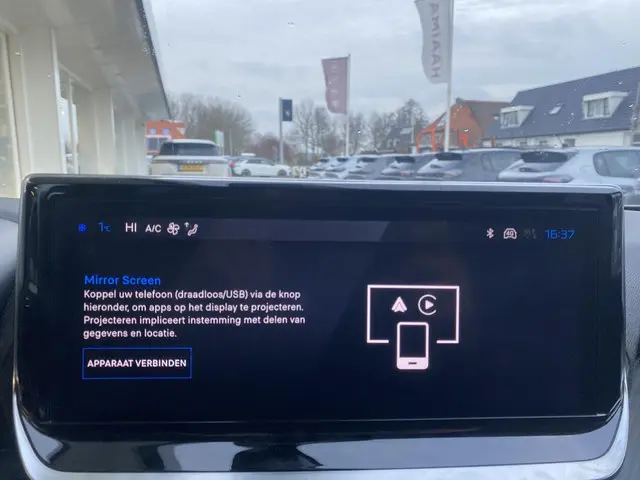 Peugeot 2008 1.2 Hybrid 145 Allure 2025 Hybride Benzine 10