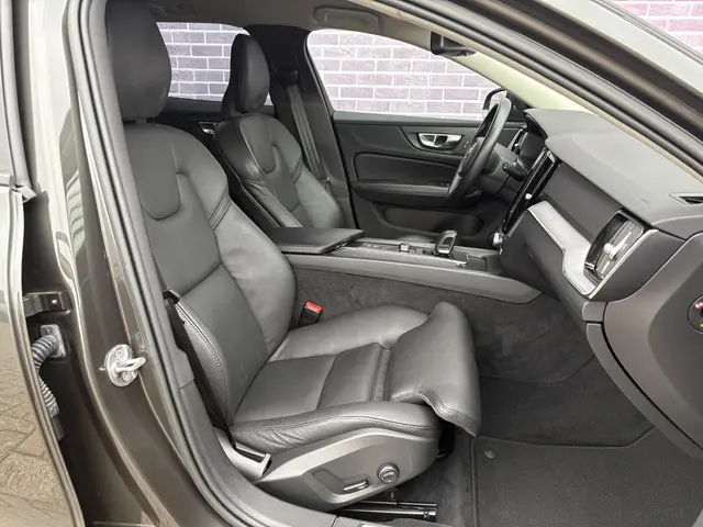 Volvo V60 2.0 B3 Momentum Business 2022 Benzine 6