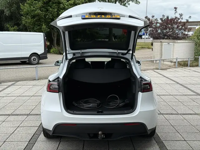 Tesla Model Y Aut. Range Plus 2022 Elektrisch 16