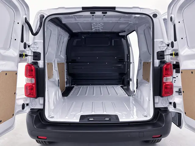 Toyota ProAce Worker 2.0 D-4D Challenger 2024 Diesel 31