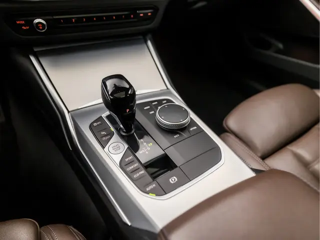 BMW 3 Serie Touring 318i M Sport 2021 Benzine 11