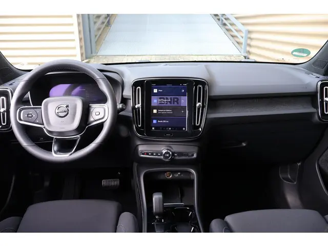 Volvo XC40 Recharge Core 70 kWh 2022 Elektrisch 12
