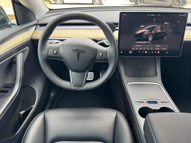 Tesla Model Y RWD 58 kWh FSD 2023 Elektrisch 12