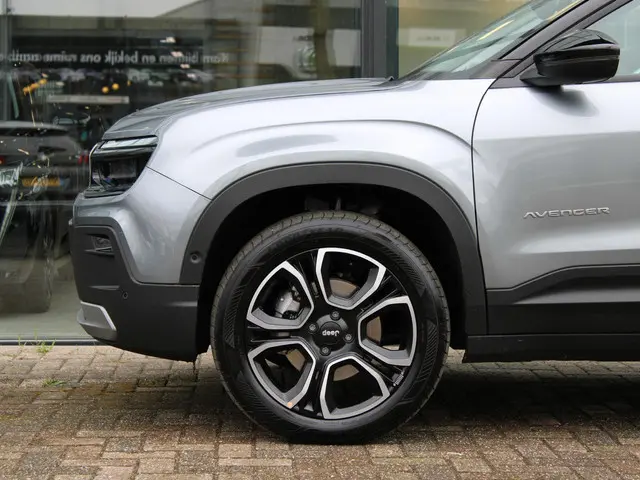Jeep Avenger 1.2 e-Hybrid Summit 2026 Hybride Benzine 8