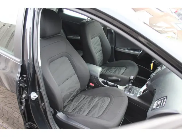 Kia cee'd 1.4 MPi ComfortLine Plus 2016 Benzine 12