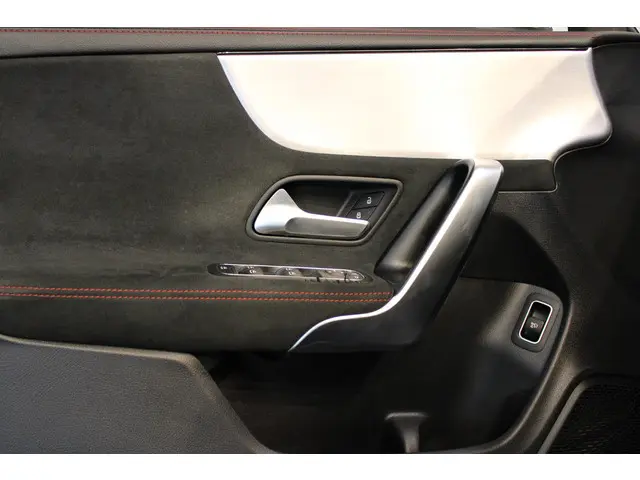 Mercedes-Benz CLA Coupé 180 Advantage 2019 Benzine 17