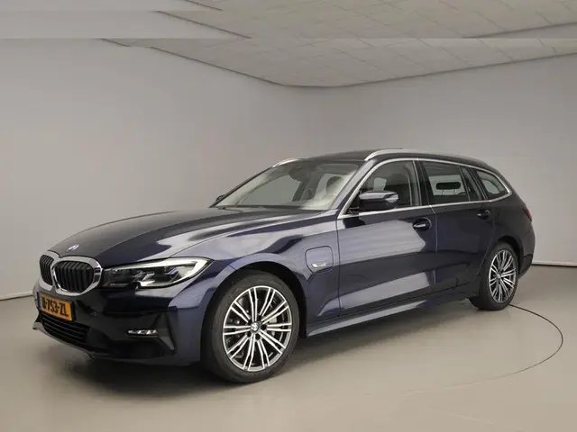 BMW 3 Serie Touring 330e 2022 Hybride Benzine 48