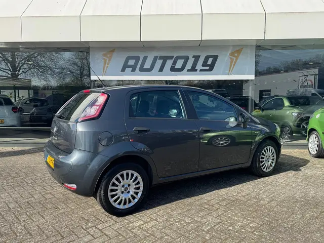 Fiat Punto 1.2 69cv Pop 2012 Benzine 2