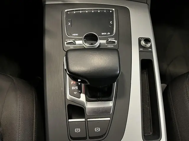 Audi Q5 50 TFSI e S edition 2020 Hybride Benzine 16