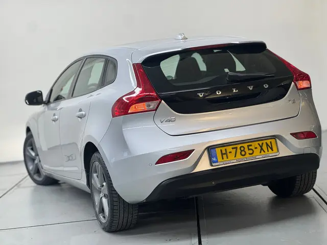 Volvo V40 2.0 T2 Momentum NAVI CRUISE PDC 2017 Benzine 4