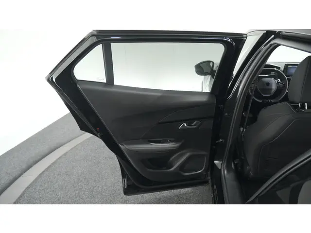 Peugeot 2008 PureTech 130 EAT8 GT 2024 Benzine 75