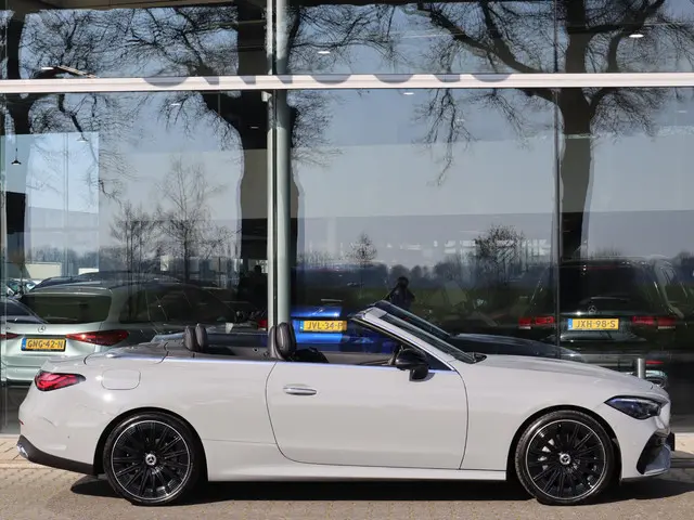 Mercedes-Benz CLE Cabriolet 200 AMG Line 2024 Benzine 9