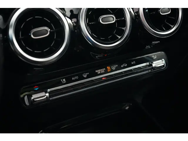 Mercedes-Benz B-Klasse 200 AMG 2019 Benzine 23