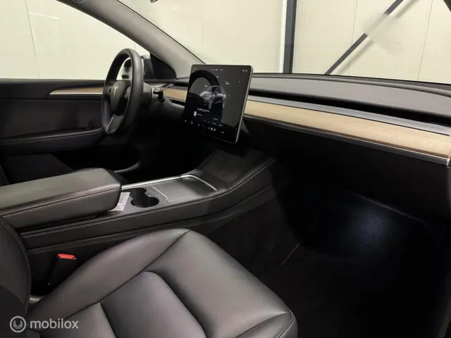 Tesla Model Y Long Range AWD 75 kWh 2022 Elektrisch 9