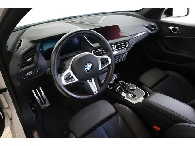 BMW 1 Serie 118i 2024 Benzine 7