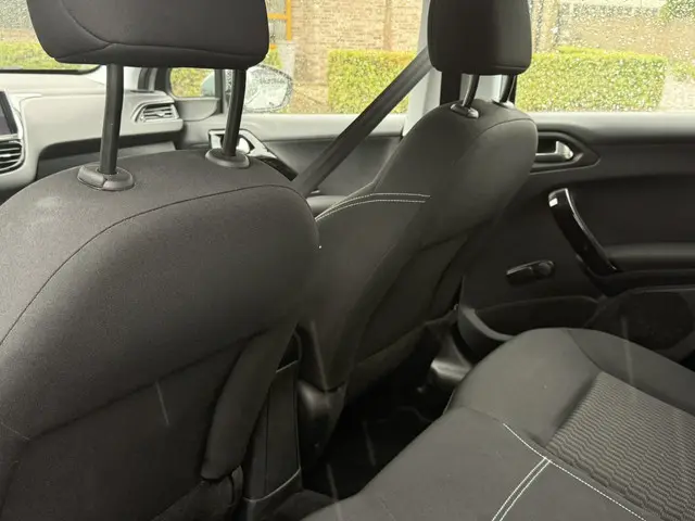 Peugeot 208 1.6 BlUE HDI 2017 Diesel 9