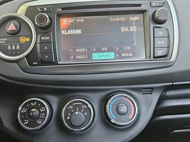Toyota Yaris 1.0 VVT-i Aspiration 2013 Benzine 17