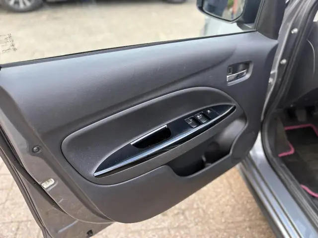 Mitsubishi Space Star 1.0 Intense+ 2016 Benzine 9