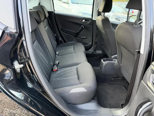 Peugeot 208 1.2 VTi Active,Airco,Cruise,5drs! 2013 Benzine 25