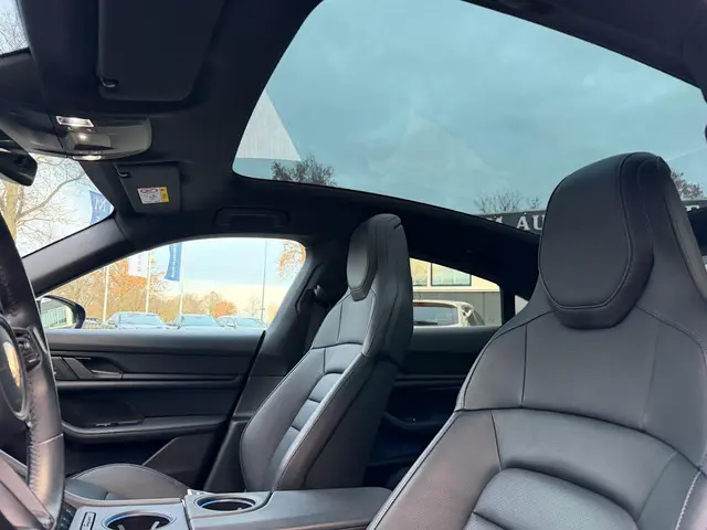 Porsche Taycan Performance 84 kWh 2023 Elektrisch 13